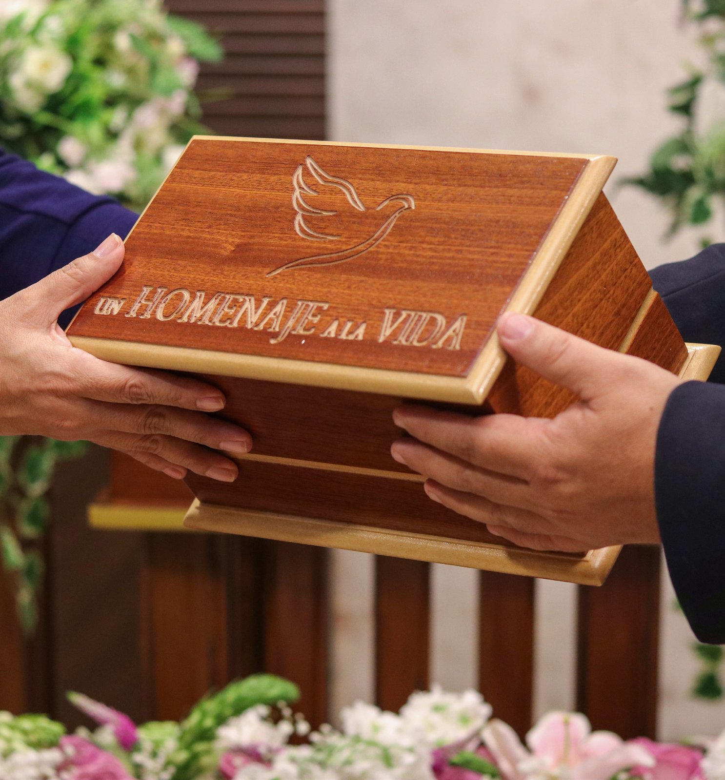 Entrega solemne de urna con cenizas