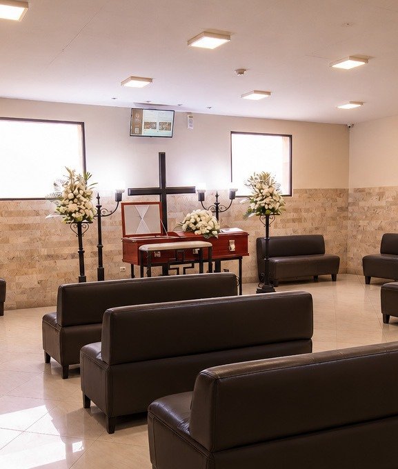 Sala de velación con sofás cómodos